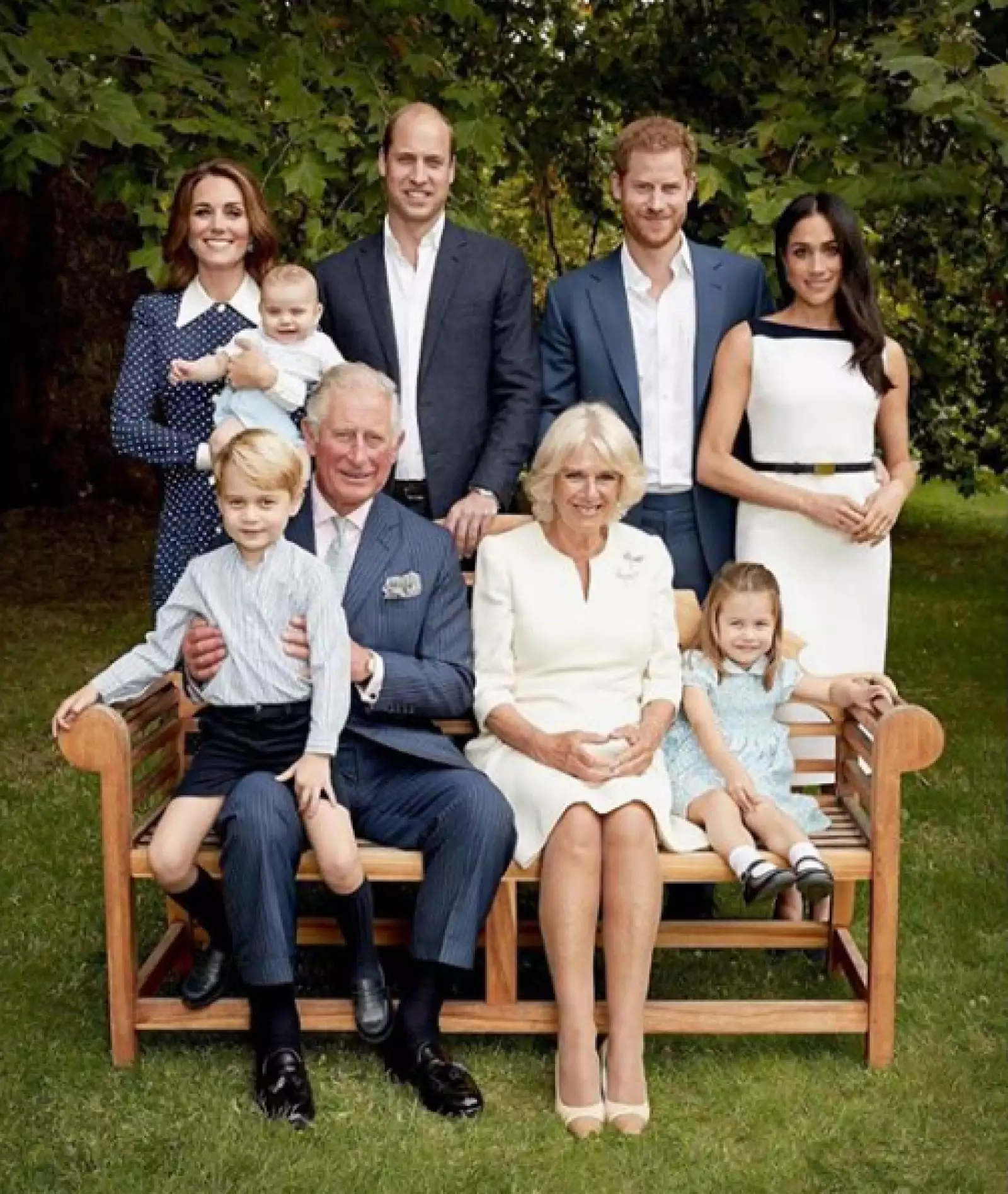 ÚLTIMA FOTO FAMILIAR DE LA FAMILIA REAL.png