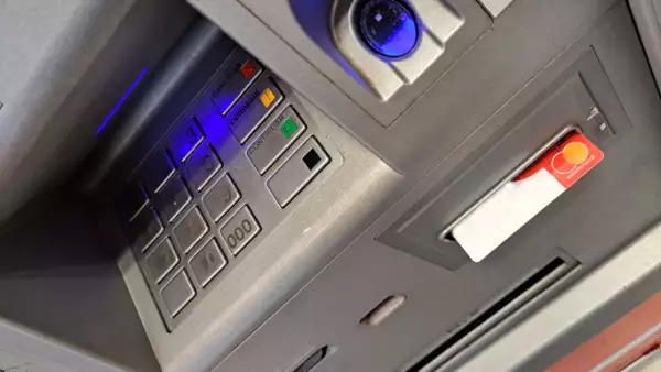 Dónde retirar dinero sin comisiones