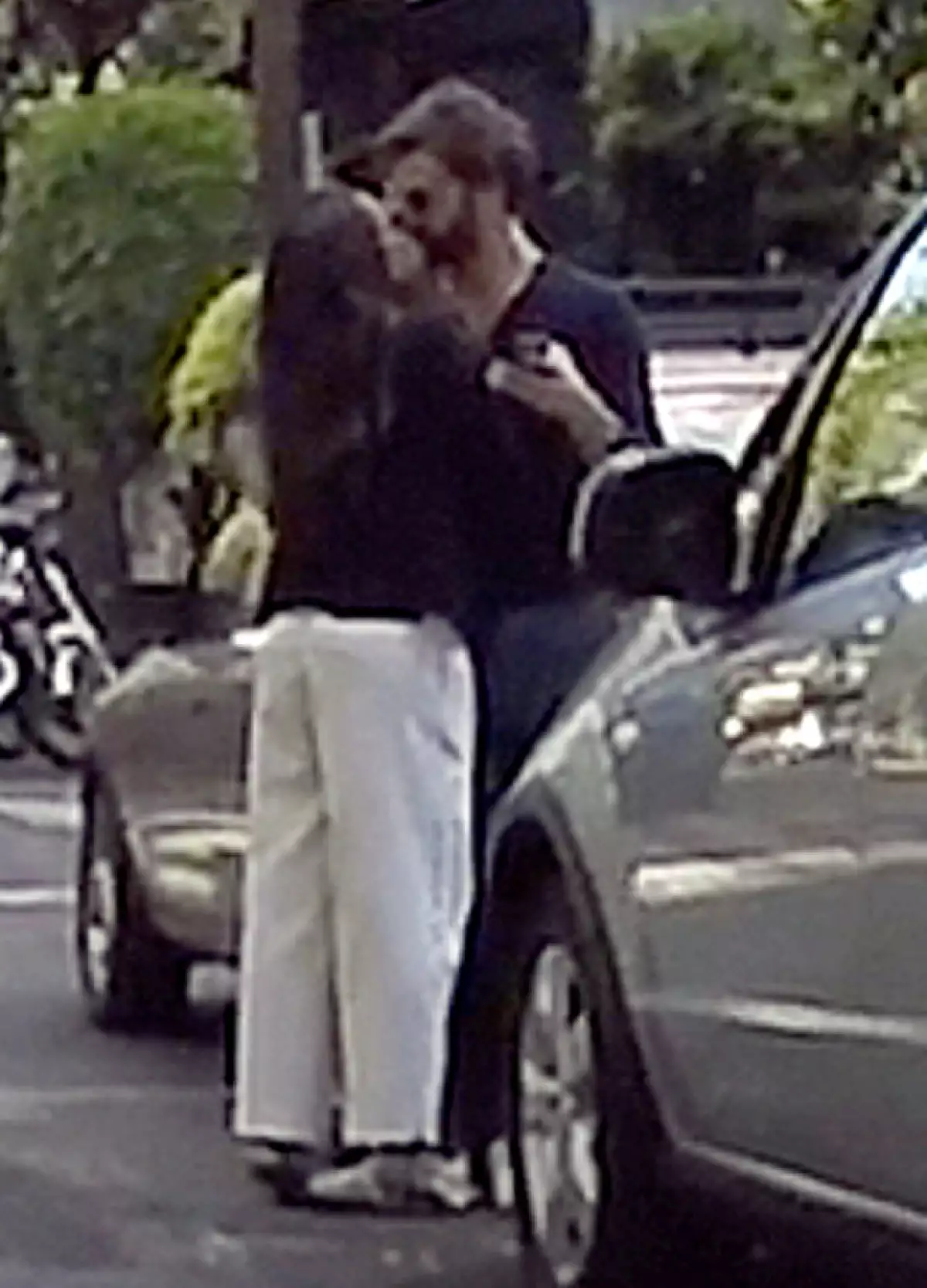 Aunque se supo de su relación desde febrero, no habían fotos de la pareja en actitud cariñosa en público, parece que ahora están más relajados que nunca.