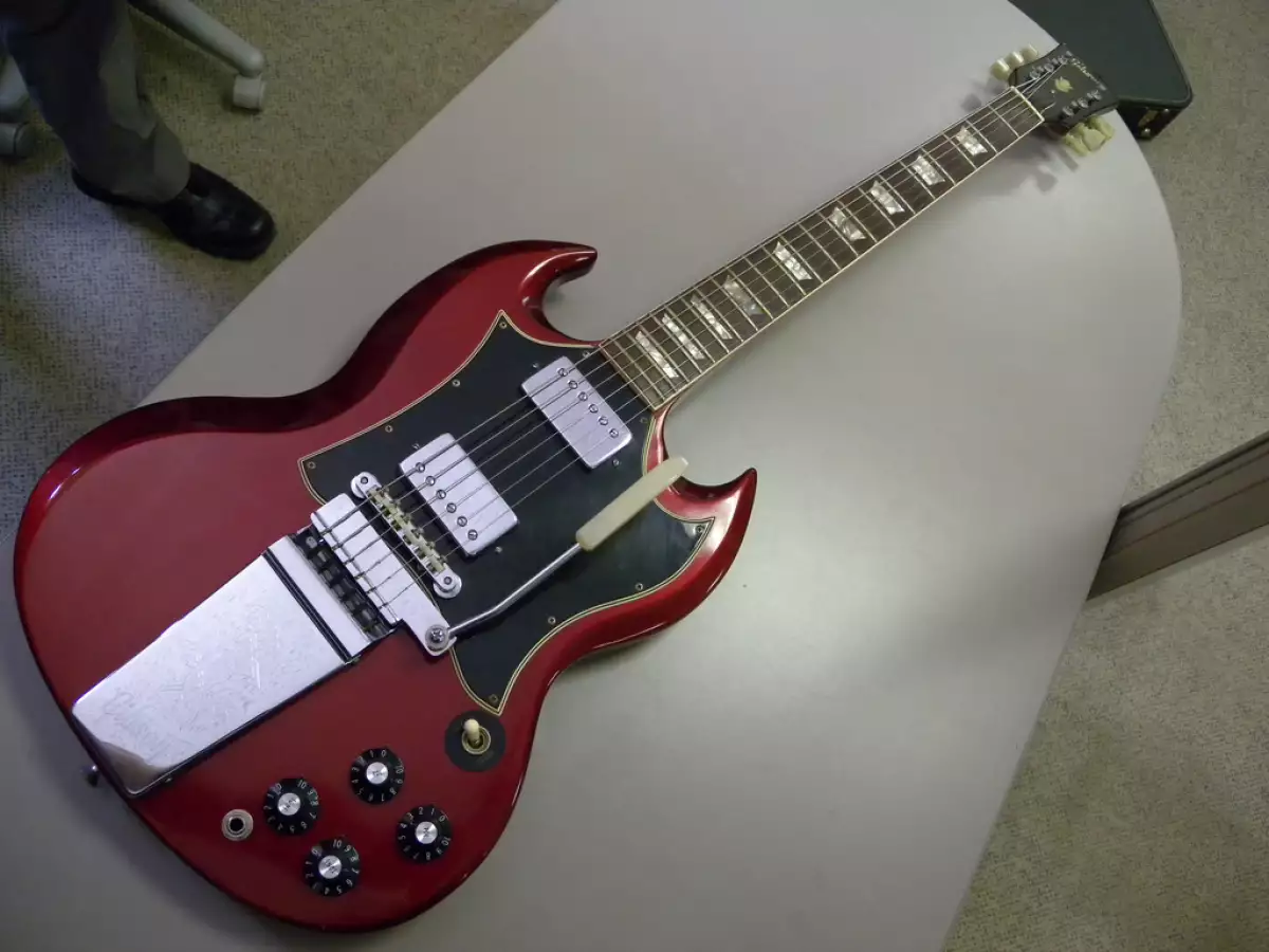 Gibson SG 1966 - 570,000 dólares