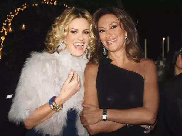 TESTIGOS. Rebecca de Alba y Adela Micha no podÃan dejar sola a su gran amiga.