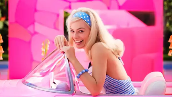 Margot Robbie en película de Barbie.