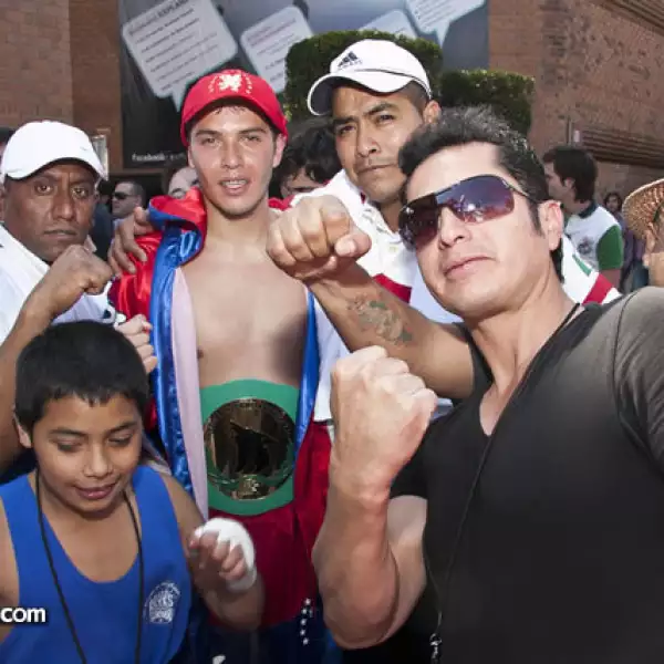 Josué Toscano y staff