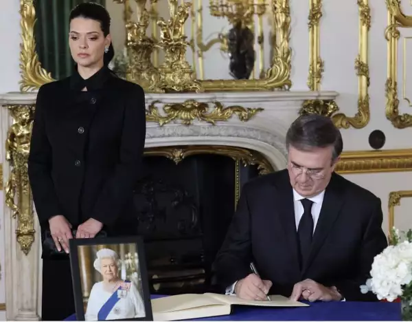 Rosalinda Bueso y Marcelo Ebrard