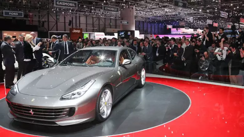 6. Ferrati GTC4 Lusso. Inspirado en el FF este vehículo para cuatro personas cuenta con un motor V12 de 690 CV.