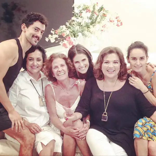 Recientemente, Karla Souza, Luis Gerardo Méndez y Ana de la Reguera se reunieron con sus respectivas mamás.