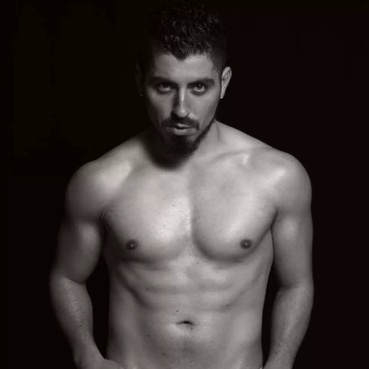 A Sargento Rap le encanta componer canciones y las artes marciales.