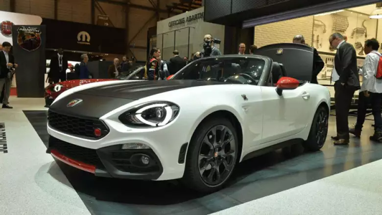 10. Abarth 124 Spider. La marca italiana Fiat se aventuró con este roadster de motor turbo 1.4 litros y 170 CV.