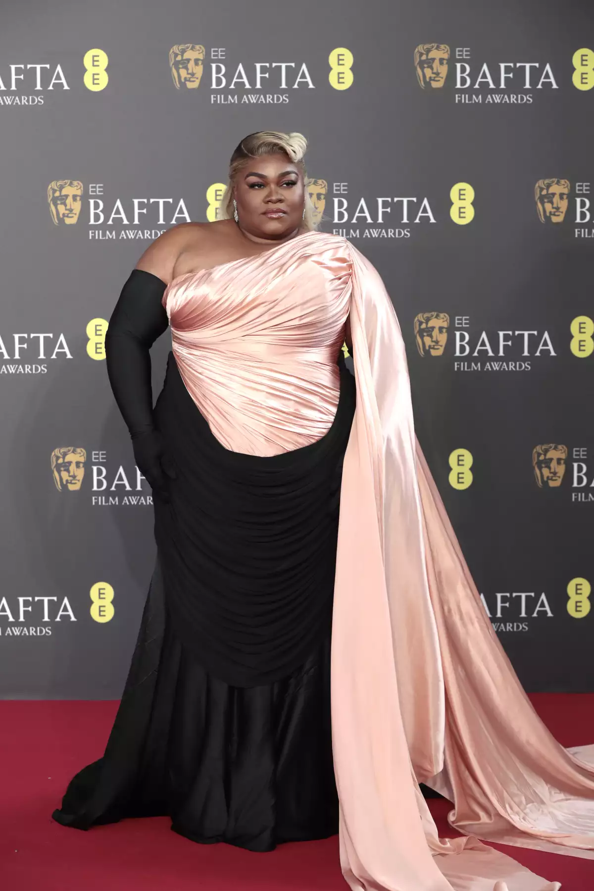 Los mejores looks de las celebridades en los premios BAFTA