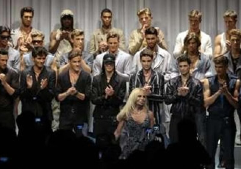 Milán fue clasificada como la meca de la moda por encima de Nueva York. En la foto, Dontaella Versace en la pasrela invernal Milán 2009-2010. (Foto: Reuters)