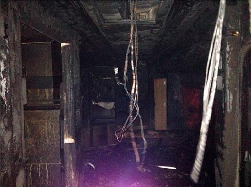 Este es el interior del vehículo tras el incendio.