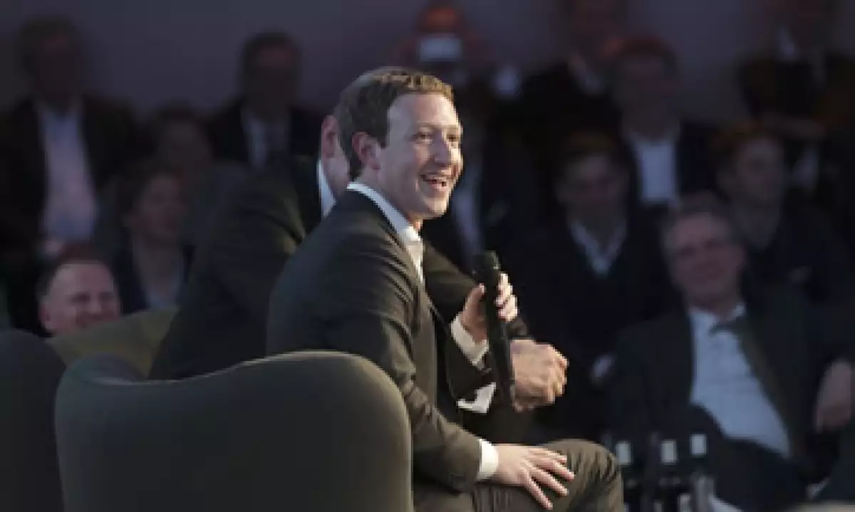 En Alemania, Mark Zuckerberg dijo que Facebook no busca desarrollar solo máquinas. (Foto: Reuters)