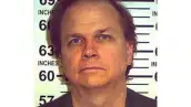 Las cartas que Mark David Chapman envió a Stephen Spiro, policía responsable de su arresto, tras asesinar a John Lennon en diciembre de 1980, saldrán a la venta con un valor de 75 mil dólares.