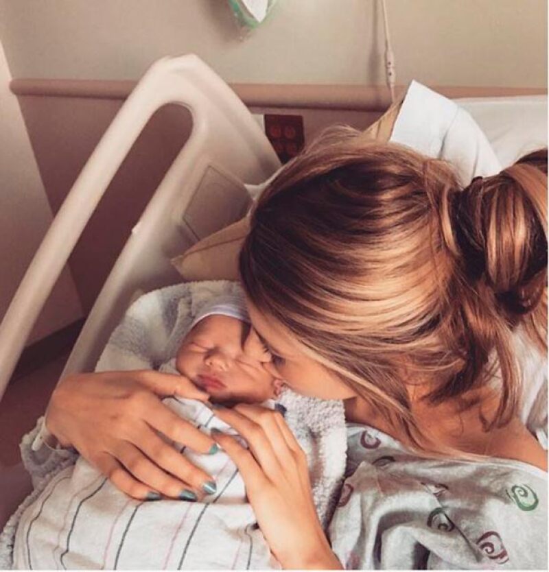 Briana Jungwirth también compartió su felicidaad tras ser mamá con esta encantadora imagen.