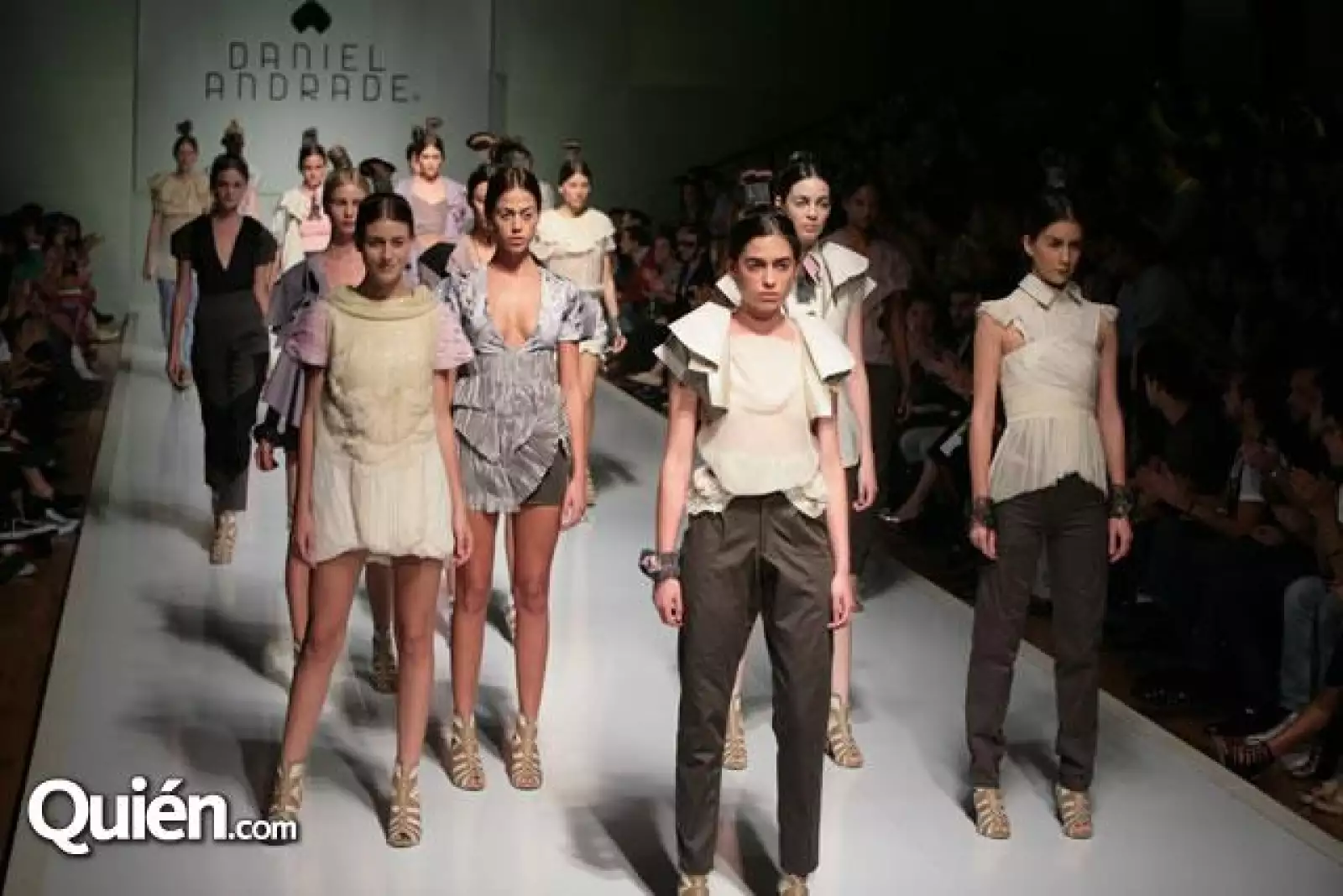 IDM Desfile Daniel Andrade