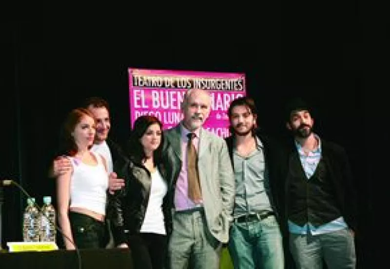 El actor John Malkovich debuta como director en México con una obra en la que participan grandes del cine mexicano.