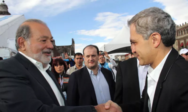 Carlos Slim y el Jefe de Gobierno del DF, Miguel Ángel Mancera, en la inauguración de la Aldea Digital 2013 este sábado. (Foto: Notimex)