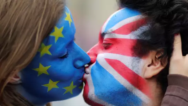 Habitantes del Reino Unido se manifestaron en las calles ante un posible 'brexit'.