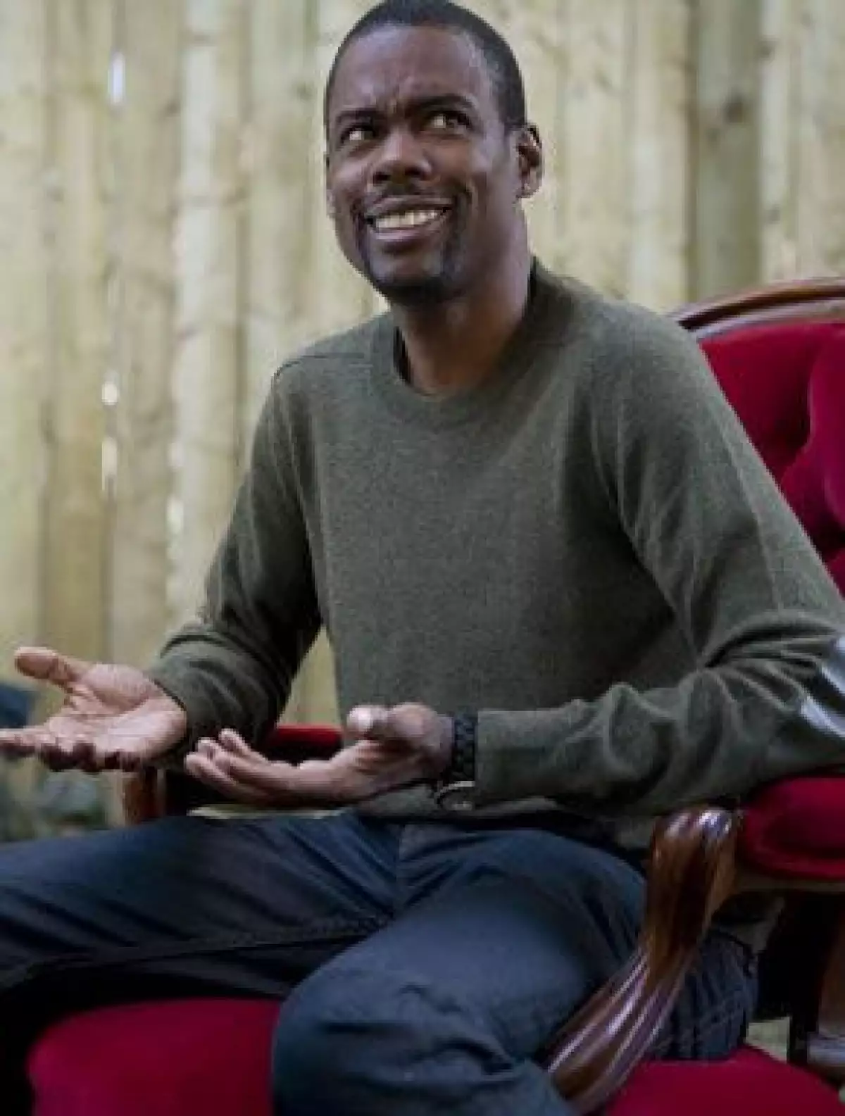 La querella es presuntamente por una competencia injusta y haber hurtado el concepto acerca de los peinados que utilizó en su documental 'My nappy roots'.