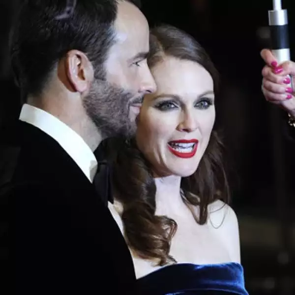 tom ford y julian moore en los bafta