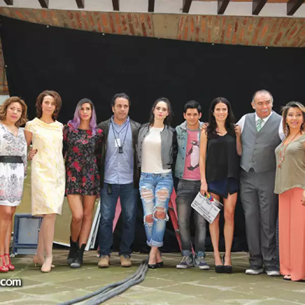 Erick Elías,Karina Juárez,Mar Carrera,Rocío García,Gustavo Loza,Fabiola Guajardo,Ricardo Abarca,Karla Souza,Jesús Ochoa,Mara Escalante y Mónica Lozano