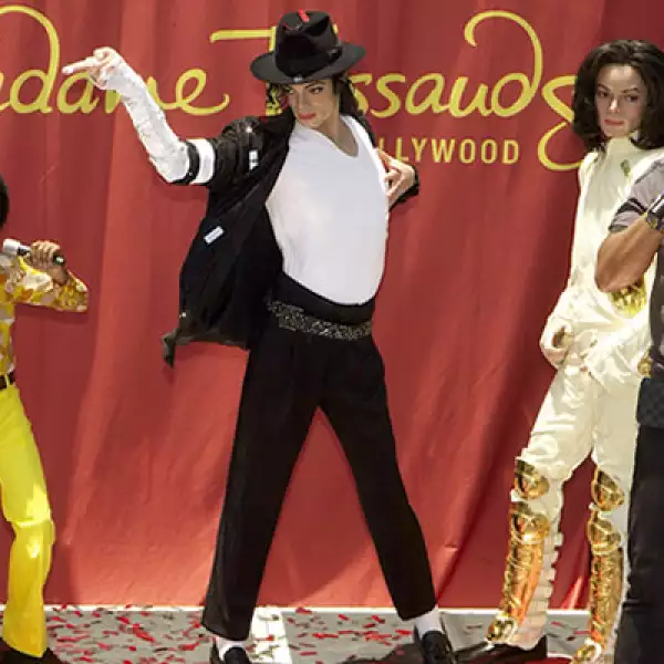 El museo de cera angelino Madame Tussauds estrenó una exhibición de tres figuras de diferentes etapas en la carrera del artista.