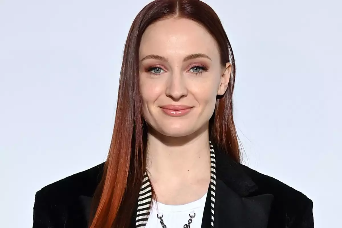 SOPHIE TURNER.jpg