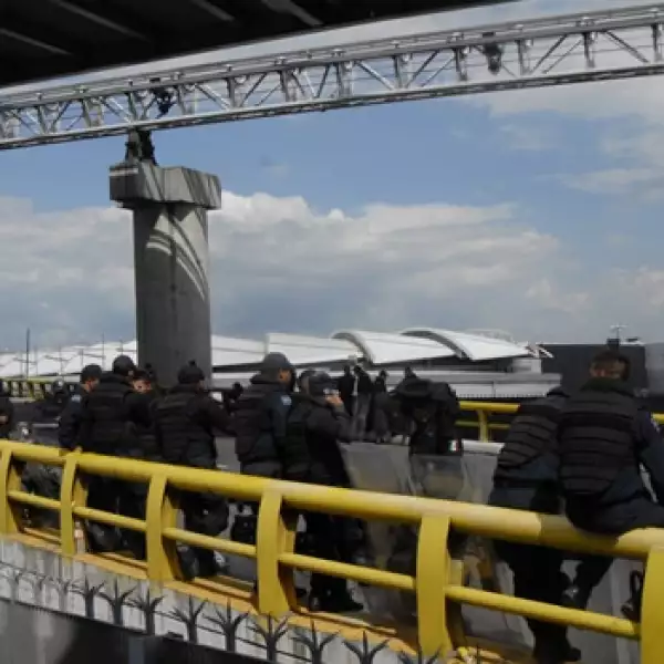 bloqueo maestros aeropuerto 