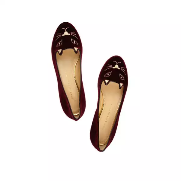 Nada más stylish que unos flats tipo sleepers y que mejor toque que motivos naif como estos de Charlotte Olympia.