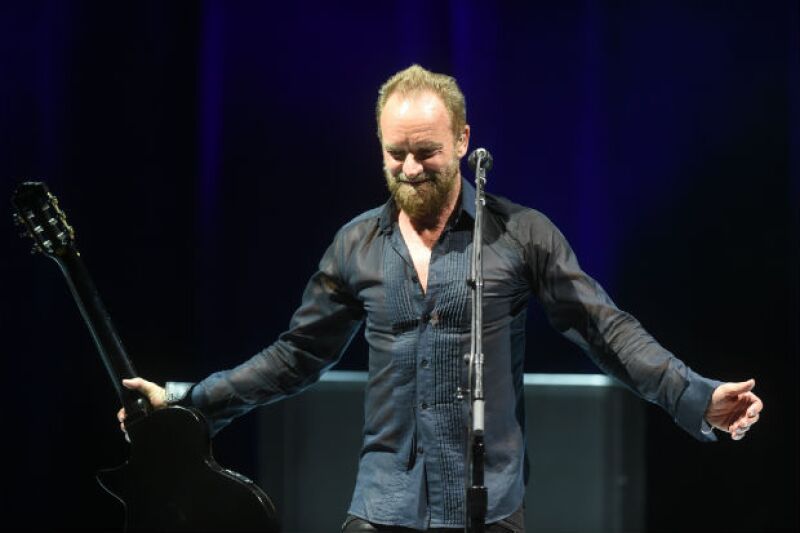 El astro británico se presentó la noche del sábado en la Arena Teques de Tequesquitengo, donde reunió a casi 7 mil espectadores en una noche donde dedicó uno de sus hits a los desaparecidos en México.