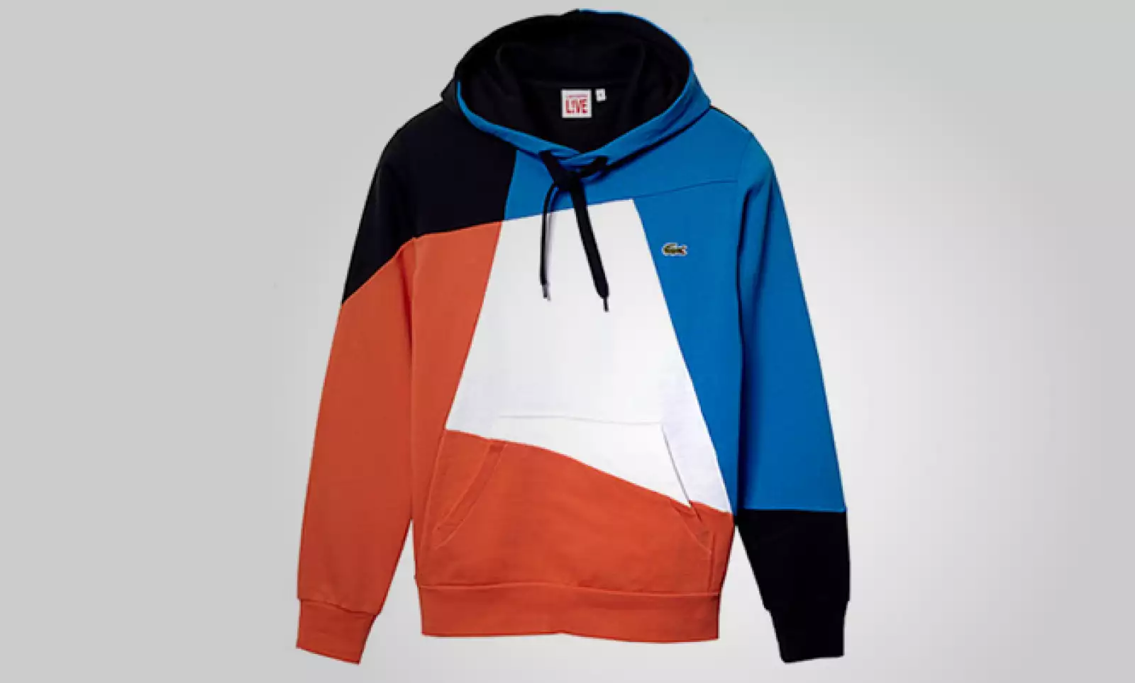 La firma presentó su nueva colección Live! para el otoño-invierno, en la que dominan los tonos azules, rojos y naranjas.