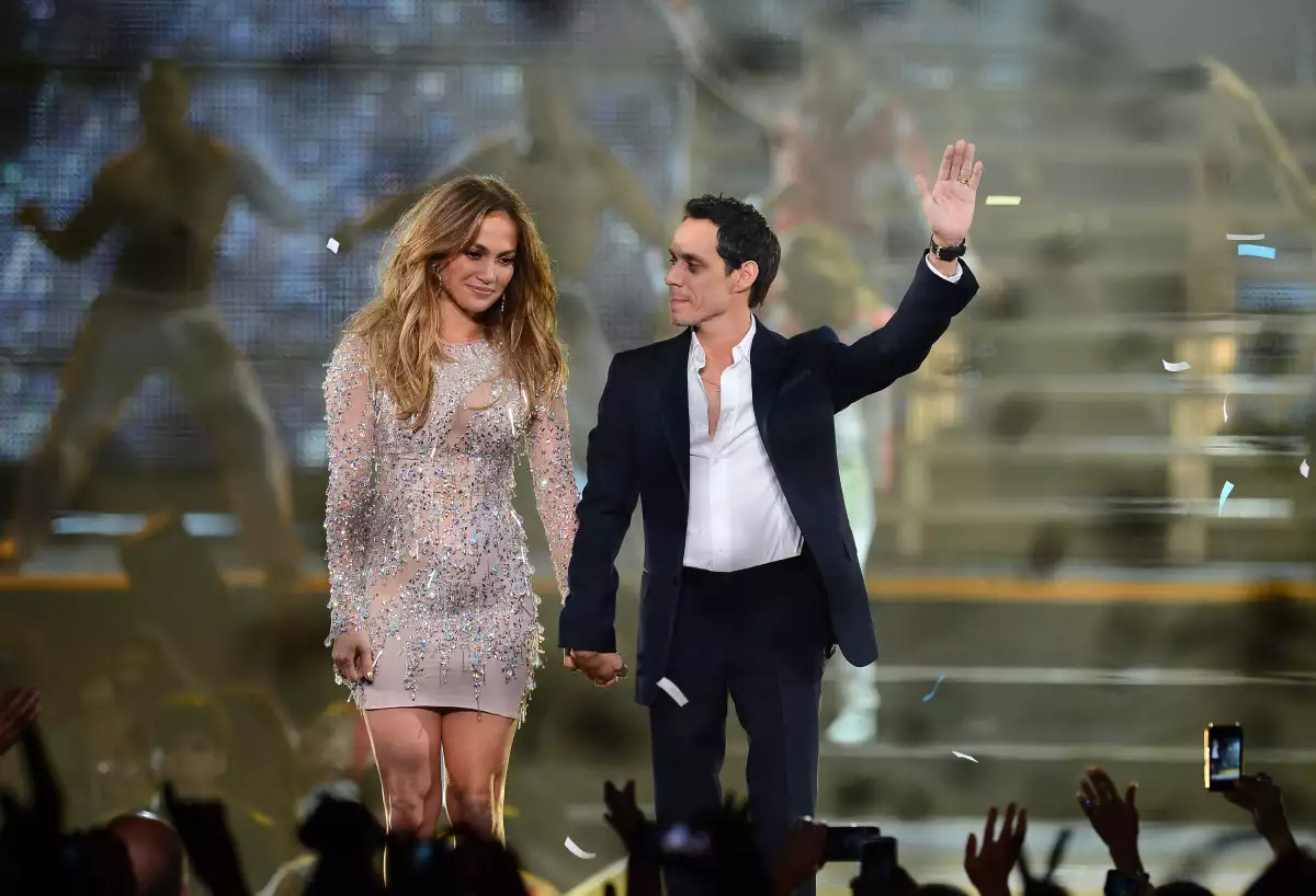 Q'Viva! The Chosen Live