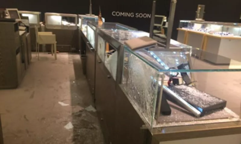 Los encargados de vigilancia de la plaza comercial serán llamados a declarar. (Foto: Tomada de @AdrianRubalcava )