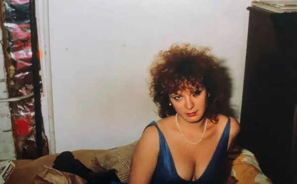 h!nan_goldin_all_the_beauty_and_the_bloodshed_cover_cinefacts.jpg