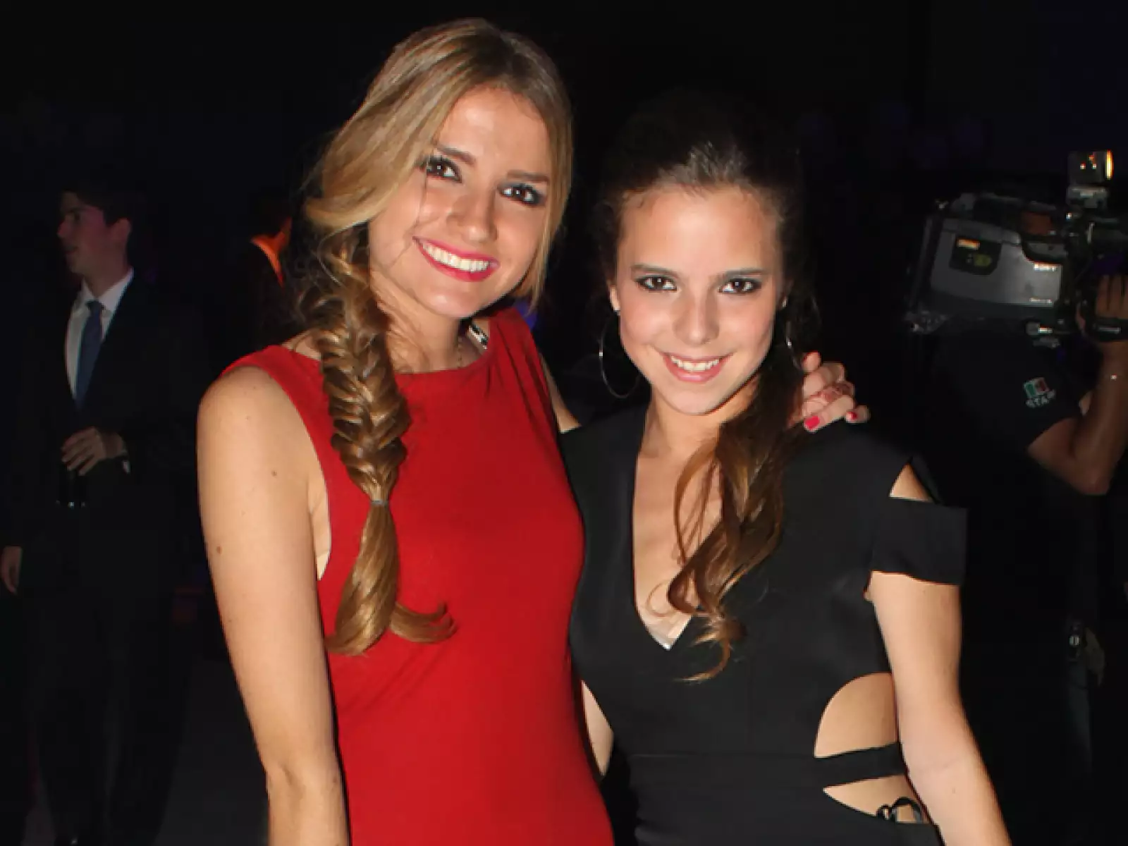 Lucía Están y María Coello en la graduación del Cumbres