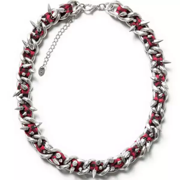 Un lindo collar que nunca está de más. De Zara