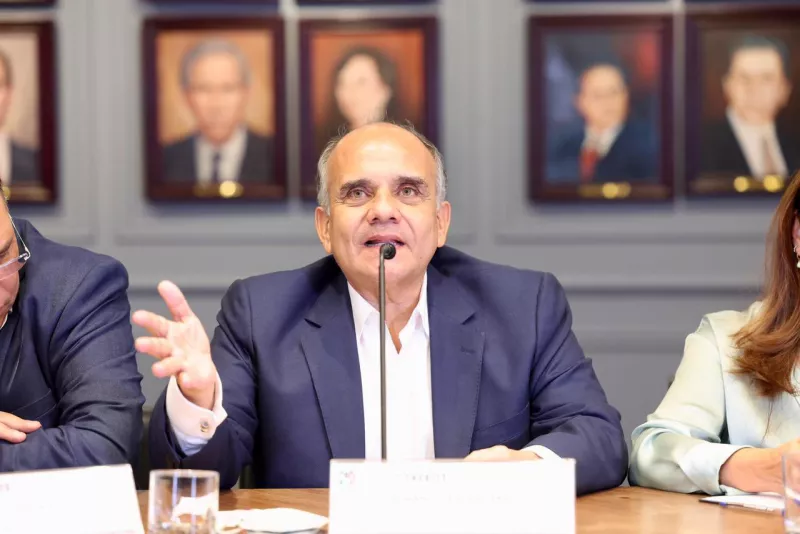 El coordinador de los senadores del PRI Manuel Añorve