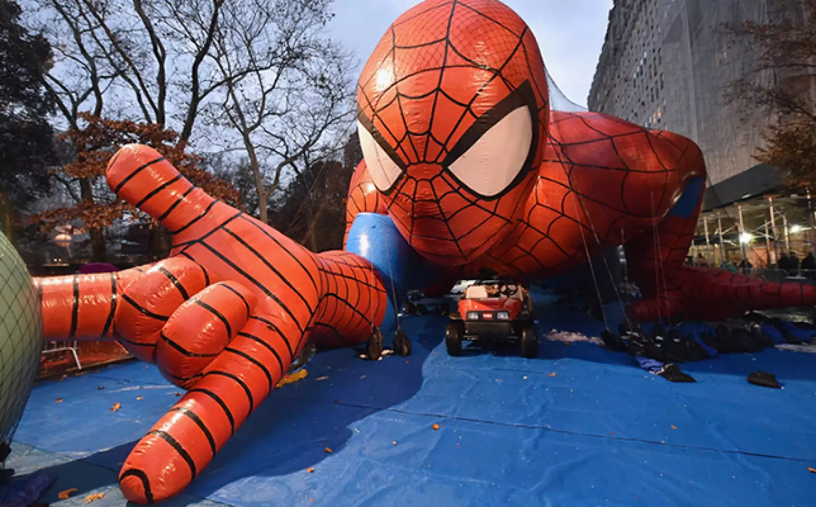 Cerca de 52 figuras inflables recorren las calles de Manhattan.