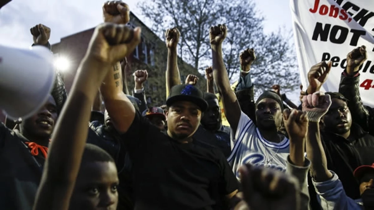 Manifestantes en Baltimore protestan por la muerte de Freddie Gray a manos de la policía