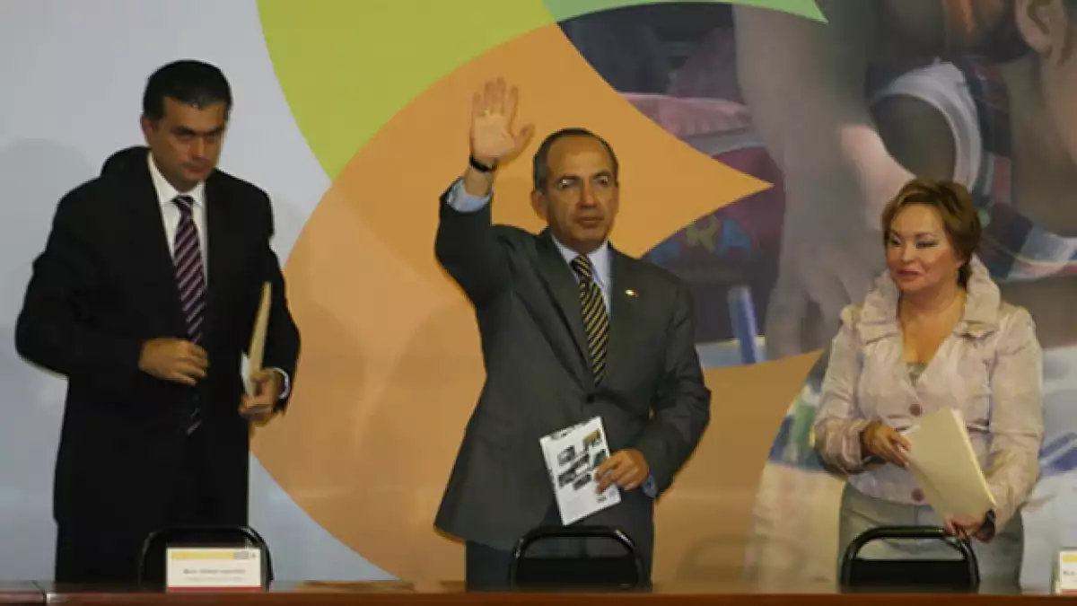 24AGOSTO2009.- Felipe Calderón Hinojosa, Presidente de México, acompañado de Alonso Lujambio, titular de la SEP y Elba Esther Gordillo, Pres