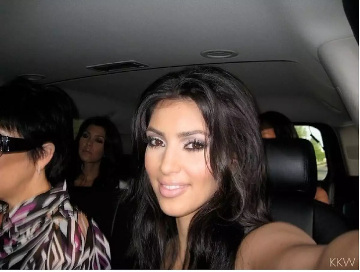 Esta fue la manera de Kim de celebrar el throwback thursday.