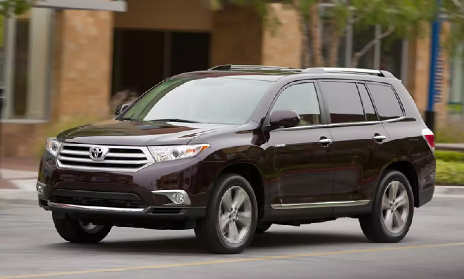 La venta del modelo Highlander de Toyota comenzó en junio del 2007, justo con la llegada de la segunda generación a México. Desde entonces, la camioneta no había presentado ningún cambio en sus especificaciones.