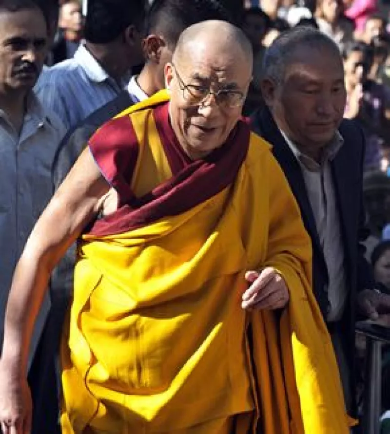 El líder budista salió satisfactoriamente de la operación donde le quitaron cálculos biliares.