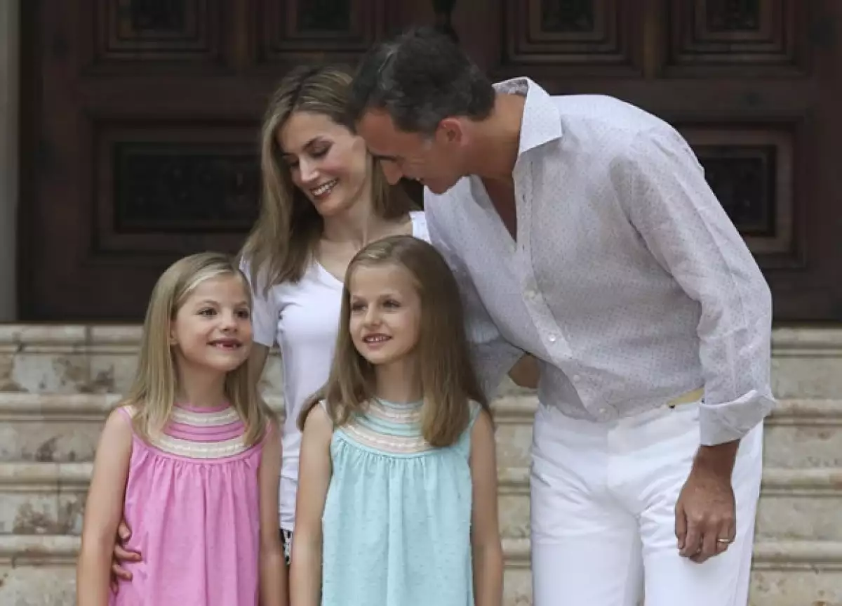Los reyes hicieron los posible por que Leonor y Sofía se relajaran frente a las cámaras.