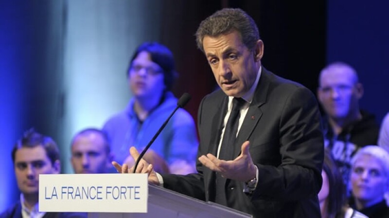 Nicolas Sarkozy promete retnringir la inmigración