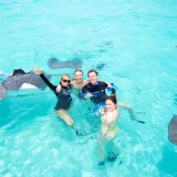 Exclusive - Paris Hilton & Carter Reum Honeymoon in the South Pacific - Nov 2021