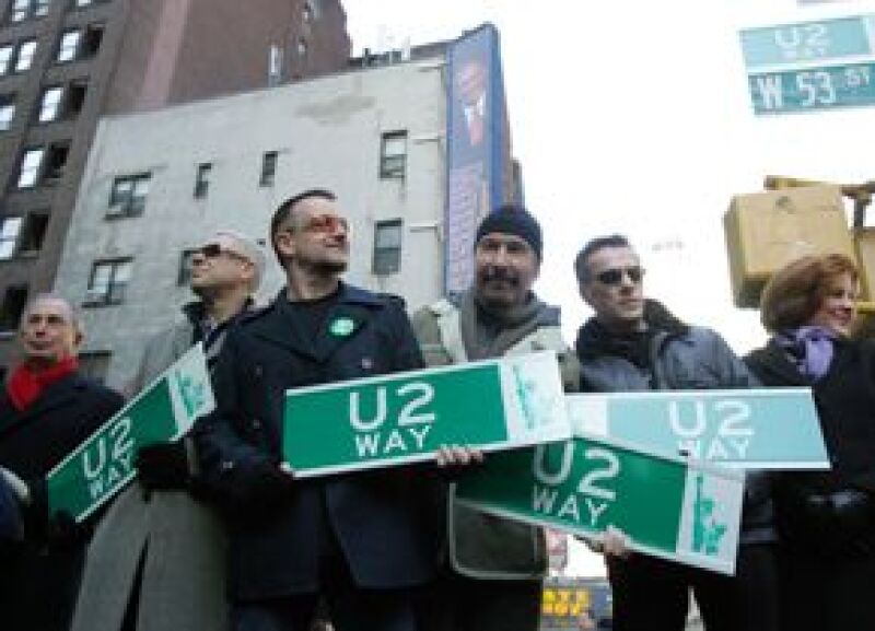 A partir de este martes y por tiempo limitado, parte de la Calle 53 Oeste, en Manhattan, se llamará U2 Way en honor a la veterana agrupación de rock.