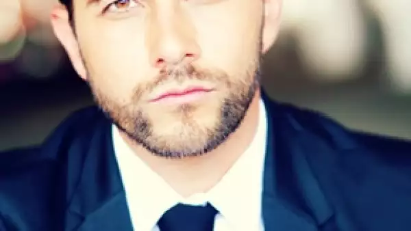 El actor será el protagonista de la telenovela de Cadena Tres, sin embargo estará viajando pues su residencia seguirá siendo en Los Ángeles.