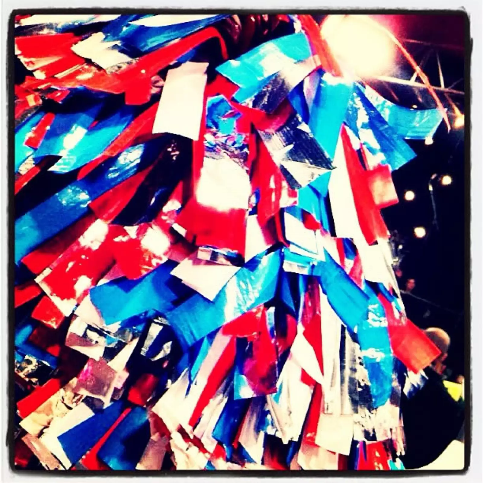 `¡2-4-6-8 alas de ángel lucen grandiosas! #VSFashionShow´.