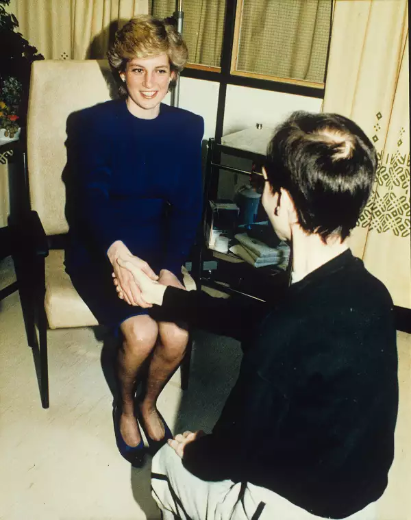 Princess Diana Visiting the AIDS Clinic, Broderip Ward, Middlesex Hospital, London, Britain - Apr 1987